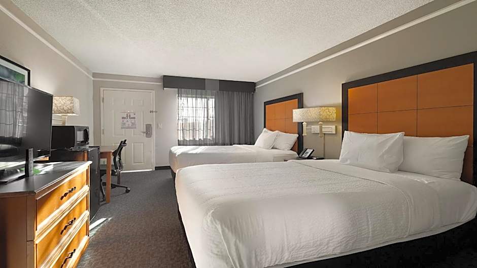 Howard Johnson by Wyndham Sacramento Downtown