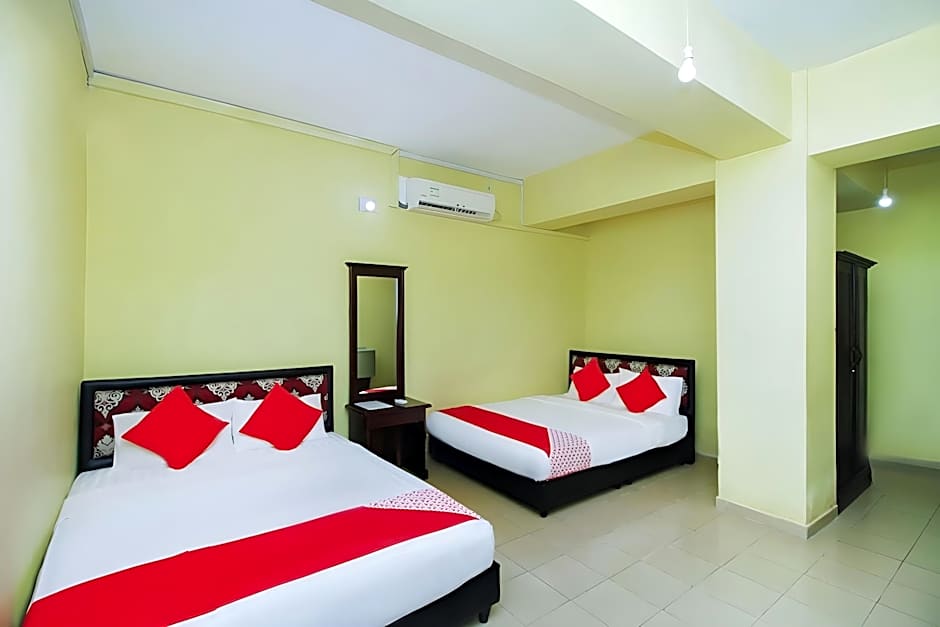 Green Palace Inn