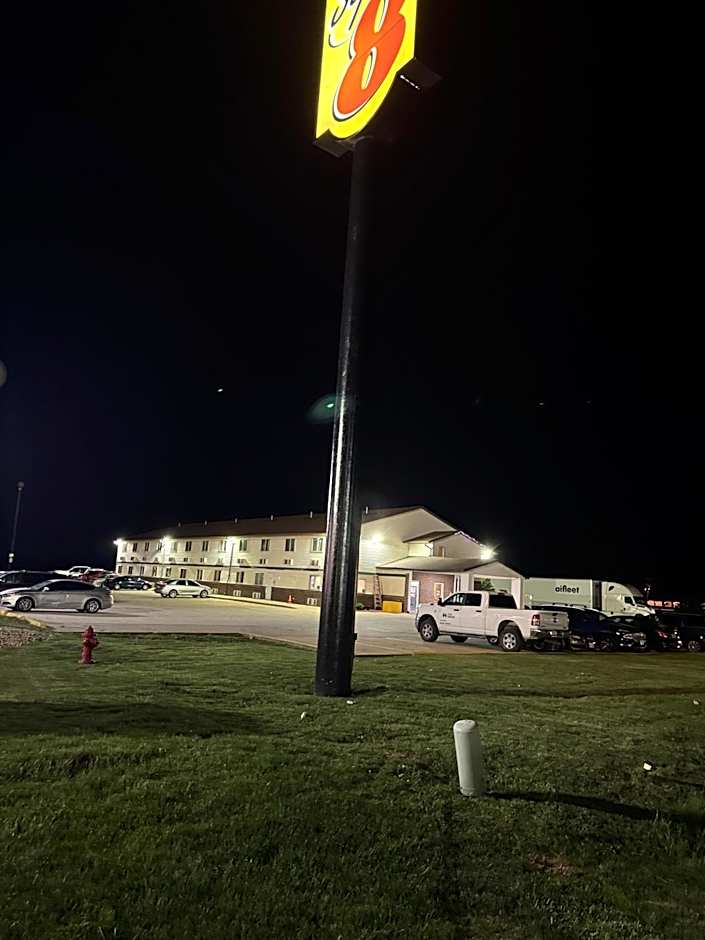 Super 8 by Wyndham Mendota I-39