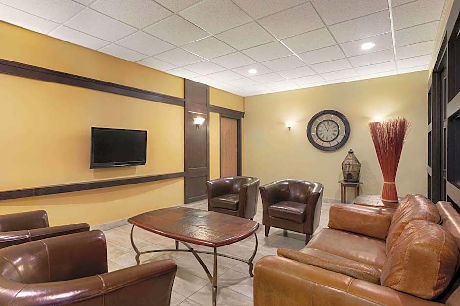 Days Inn by Wyndham Levis