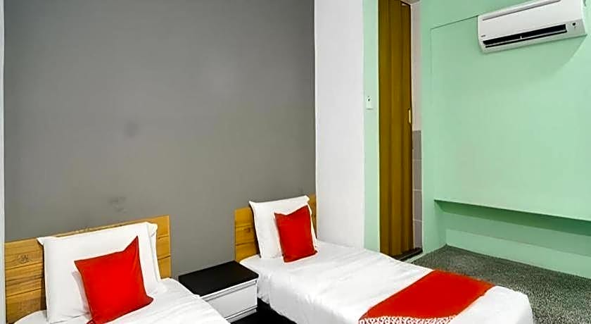 OYO 89465 Golden Lounge