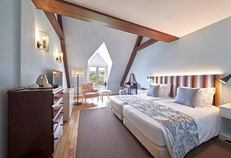 Premium Twin Room with Balcony