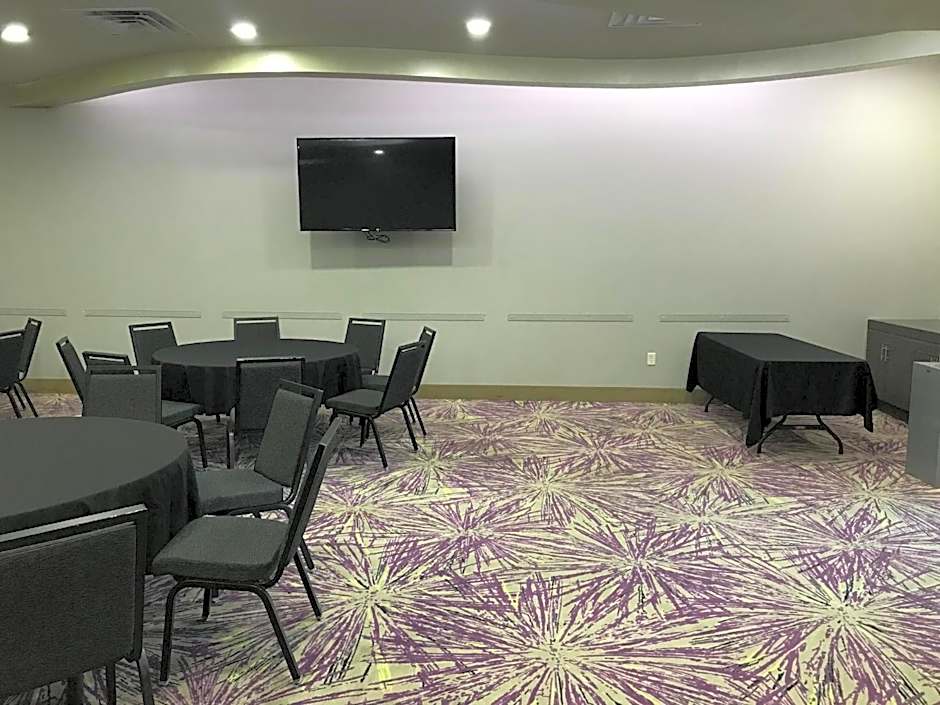 Holiday Inn Express & Suites Garland E - Lake Hubbard I30 By IHG