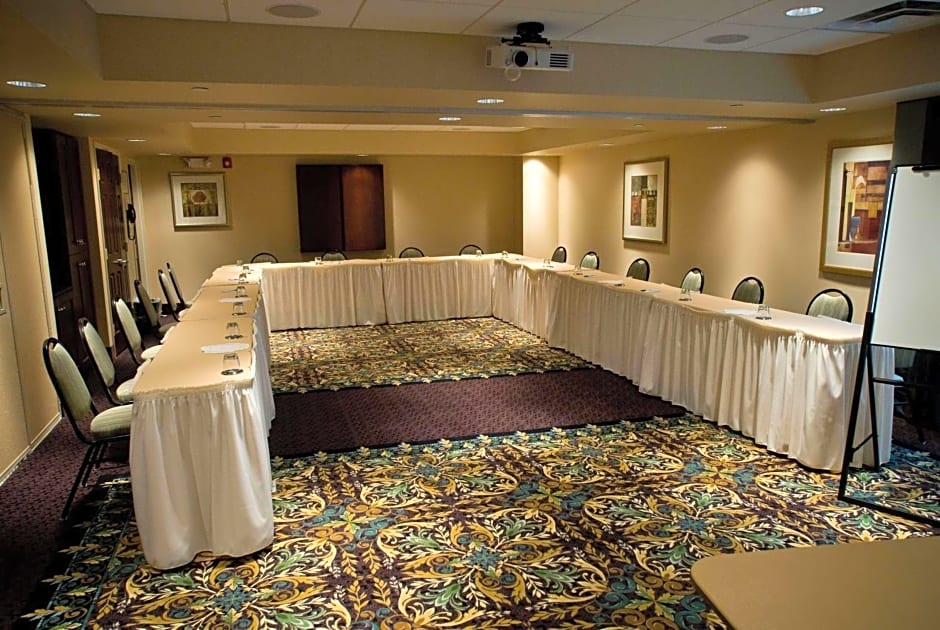 Hawthorn Suites by Wyndham Williamsville Buffalo Airport