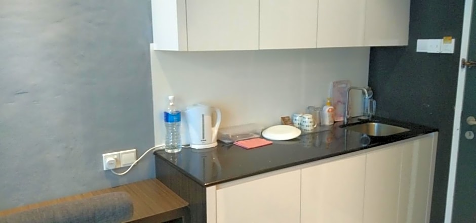 PINTARMAN SERVICE APRTMENT @ THE STIRLING SUITES