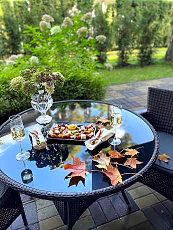 Grand Two Bedroom Apartment - Ground floor