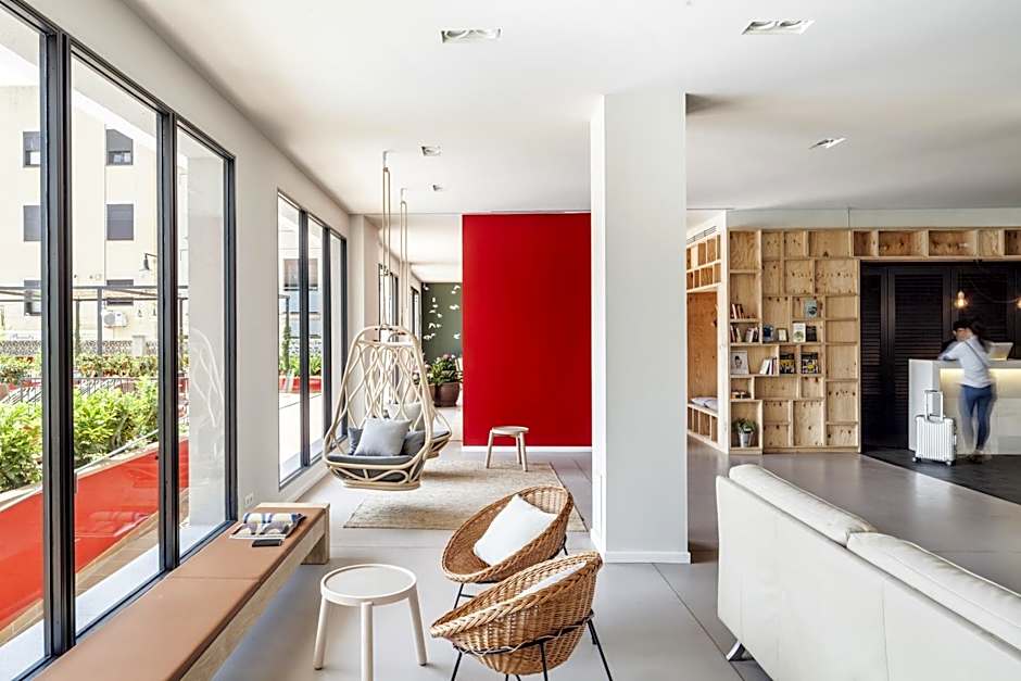 Aqua Hotel Bertran Park