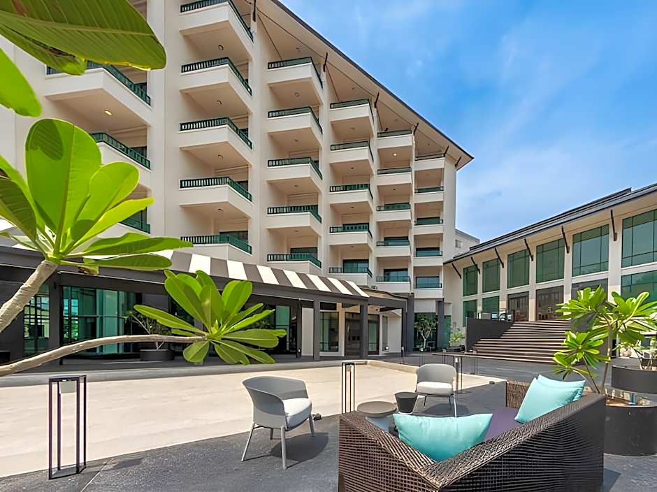 Solis Beach Hotel Rajamangala