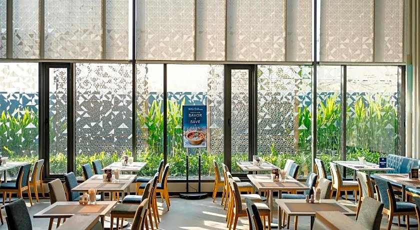 Holiday Inn Express Bangkok Soi Soonvijai By IHG