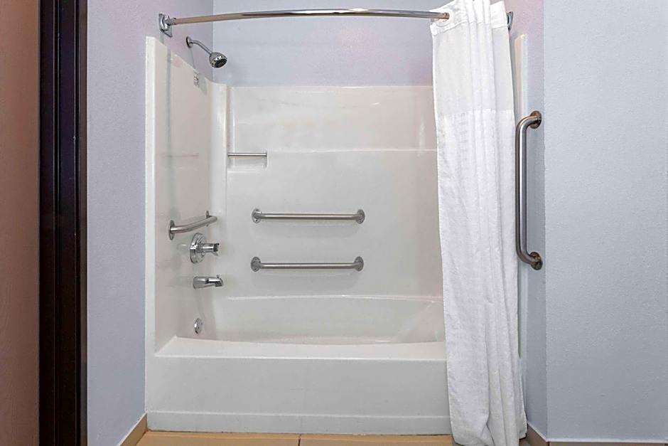 AmericInn by Wyndham Quincy