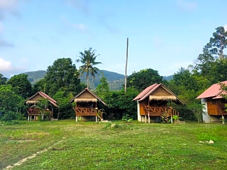 Seree Bungalows & Chill Bar