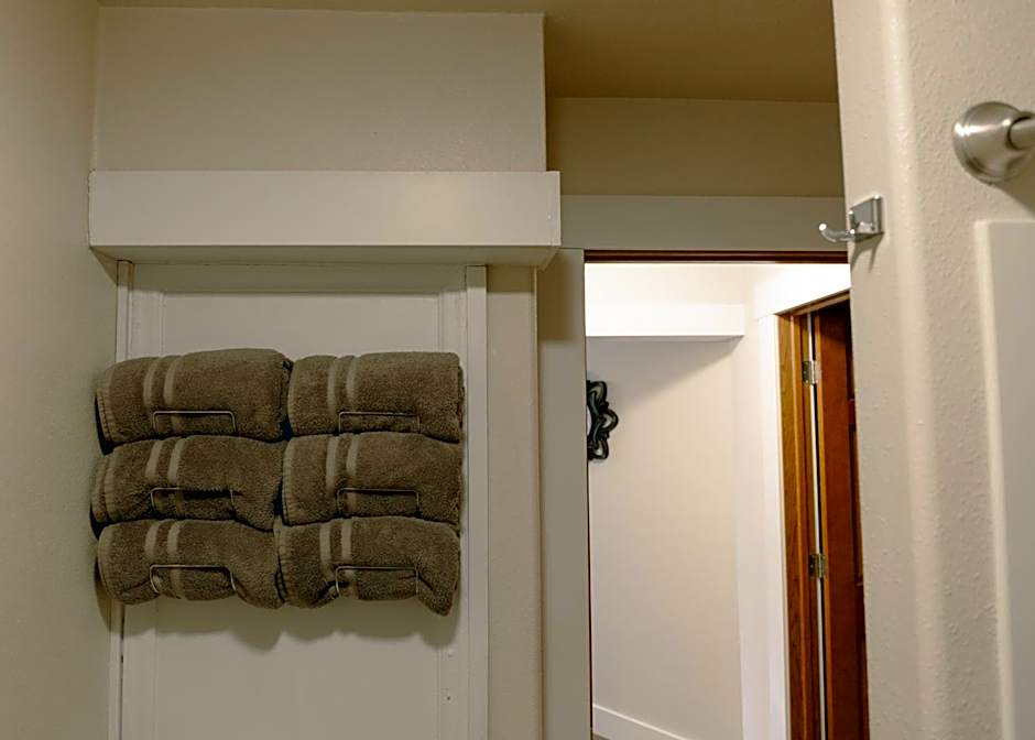 East Side Motel & Cabins