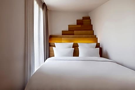 Suite - with view on the Canal St Martin