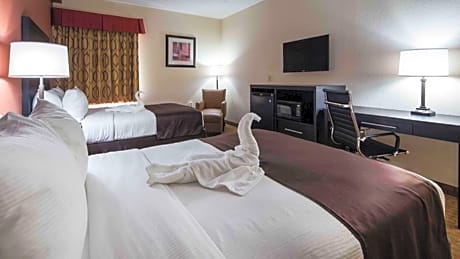 2 Queen Mobility Accessible Roll In Shower Microwave Fridge Wi-Fi Non-Smoking Full Breakfast