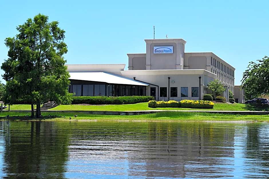 Bridgepointe Hotel & Marina