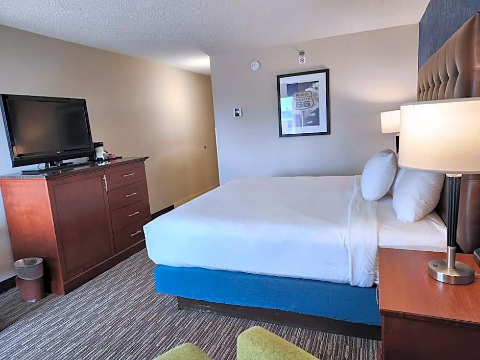 Heritage Inn & Suites St. Louis/Fenton, Trademark by Wyndham