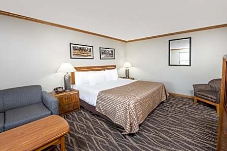 Deluxe King Room - Non-Smoking