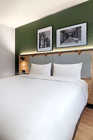 Standard Room - 1 Queen Bed