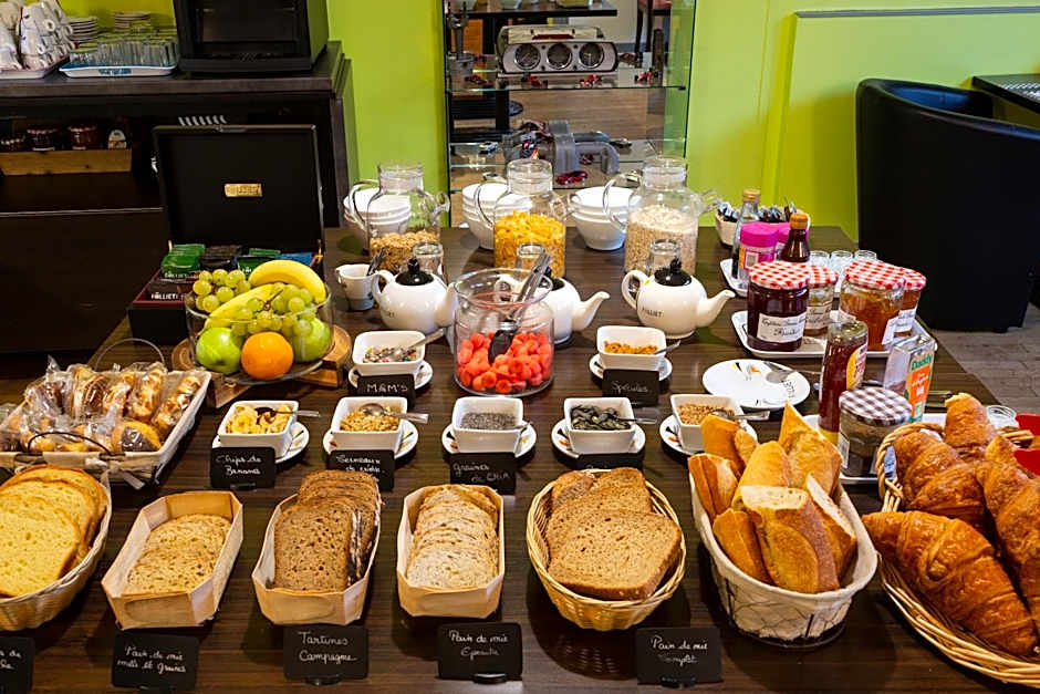 ENZO HOTELS CONTREXEVILLE by Kyriad Direct