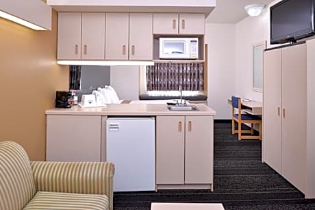 King Suite - Non-Smoking