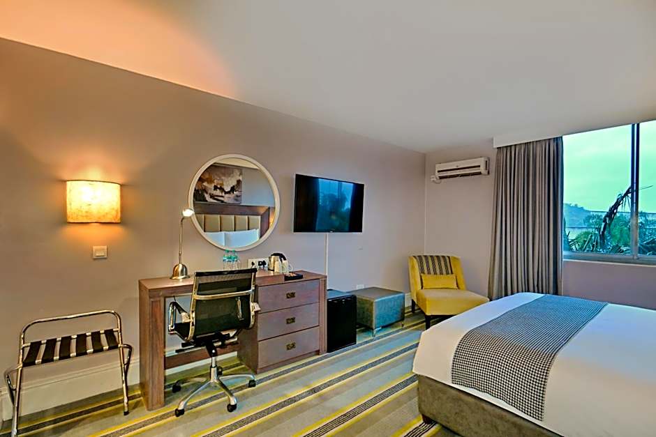 Photo 1 of 16 of 1 King Bed Suite, Mountain View