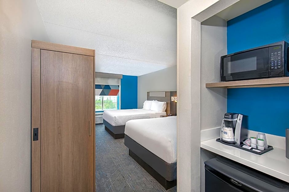 Holiday Inn Express & Suites Columbus at Northlake By IHG