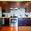 Stylish 4BR condo in Downtown by Hosteeva