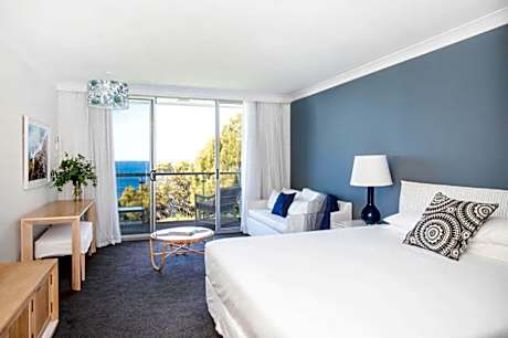 Deluxe Double Room with Balcony and Sea View