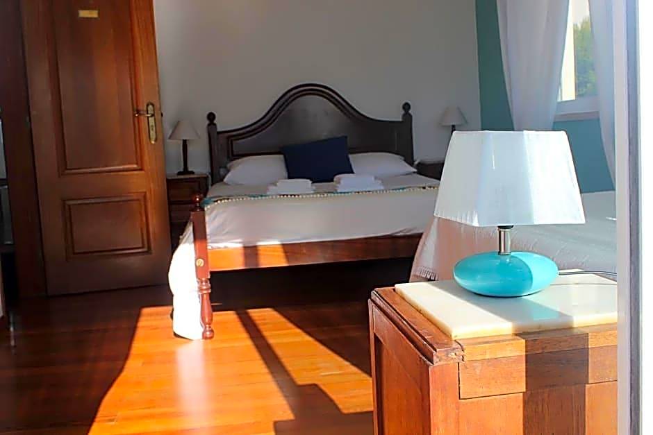 Ericeira Chill Hill Hostel & Private Rooms