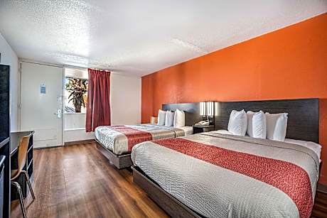 2 Queen Beds | Mobil Access Tub Smk Micfridg