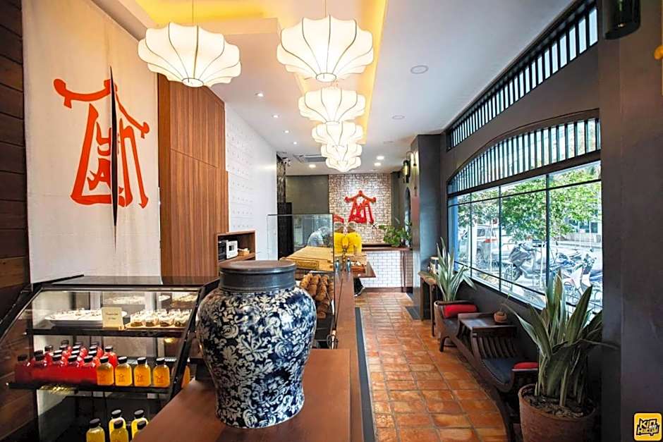 Lynlan Hostel & Cafe