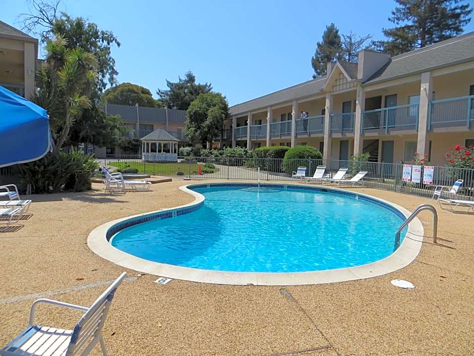 Days Inn by Wyndham Redwood City