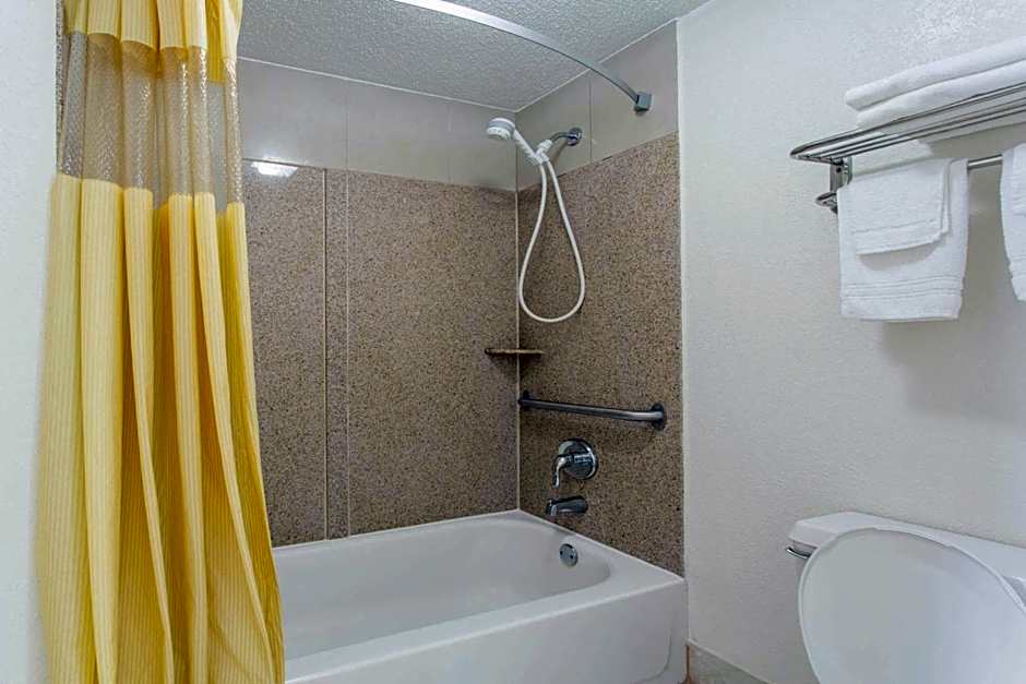 Days Inn by Wyndham Virginia Beach Town Center