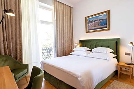 Premium Suite with Sea View and Balcony