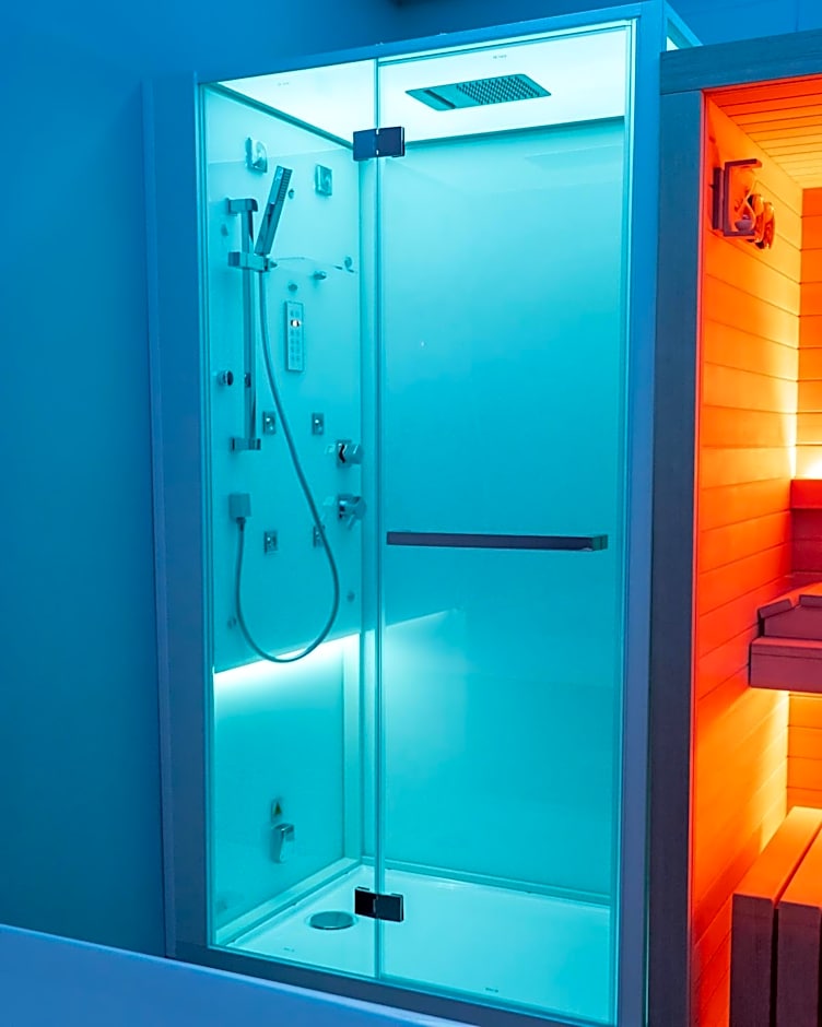 Skyline Rooms & Suites