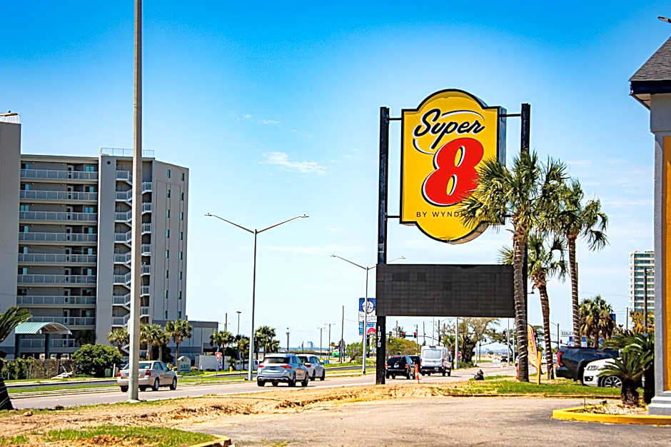 Super 8 by Wyndham Biloxi at the Beach
