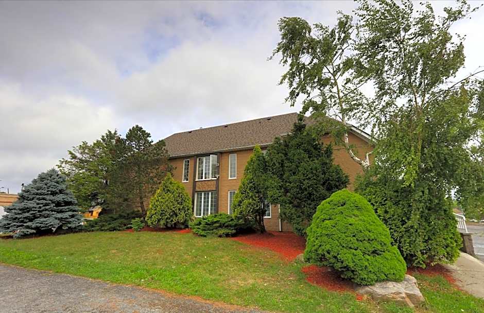 Fullerton Manor Inn