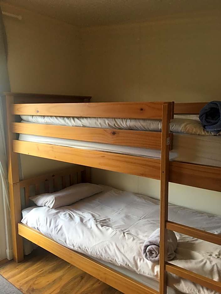 1 Lochness Rooms&Hostel