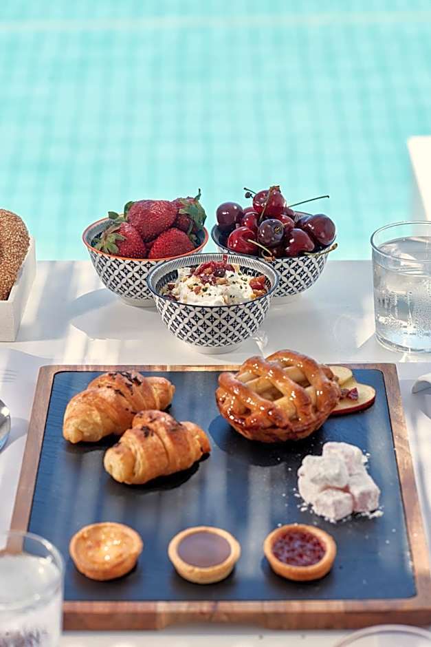 Mr and Mrs White Paros