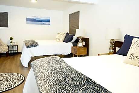 Quadruple Room with Private Bathroom