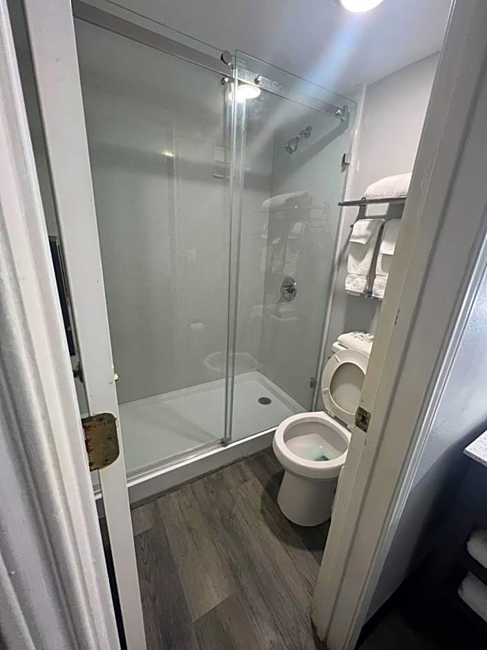 La Quinta Inn & Suites by Wyndham Mid-City