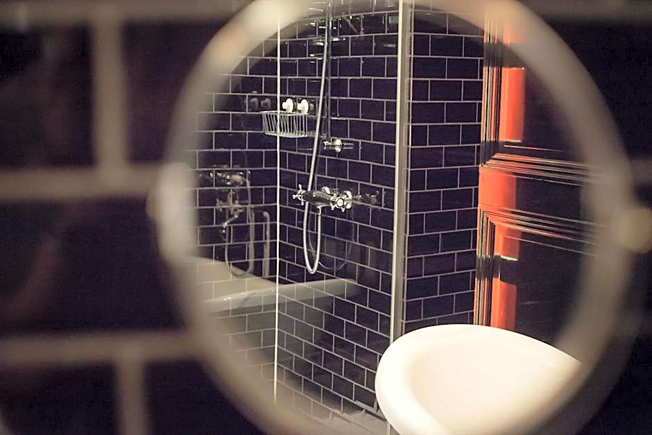 The Museum - Au Lit, Jérôme!