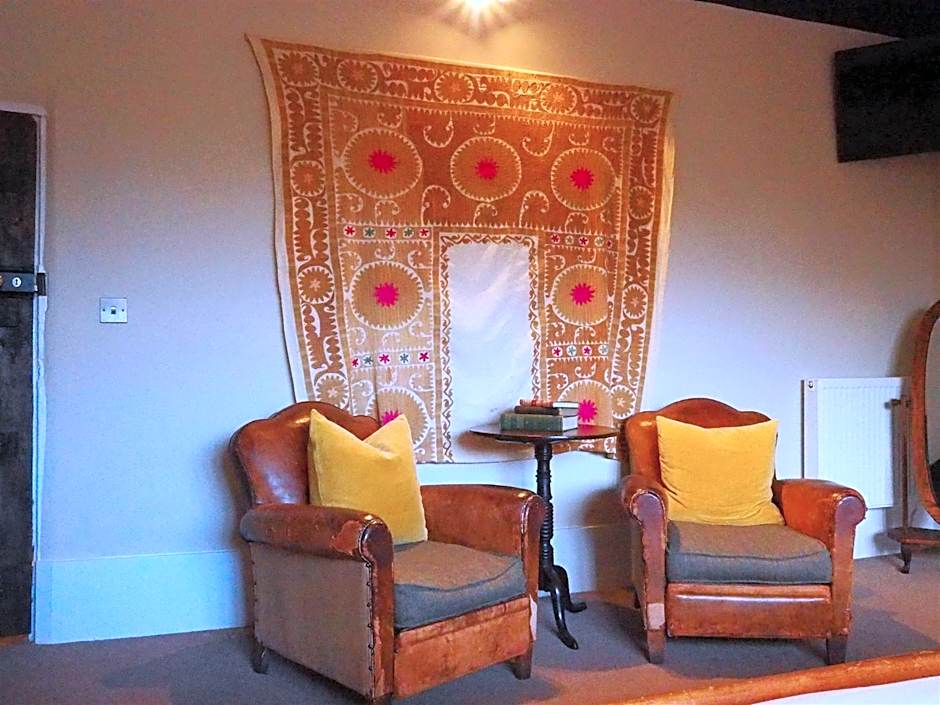 Bear and Ragged Staff