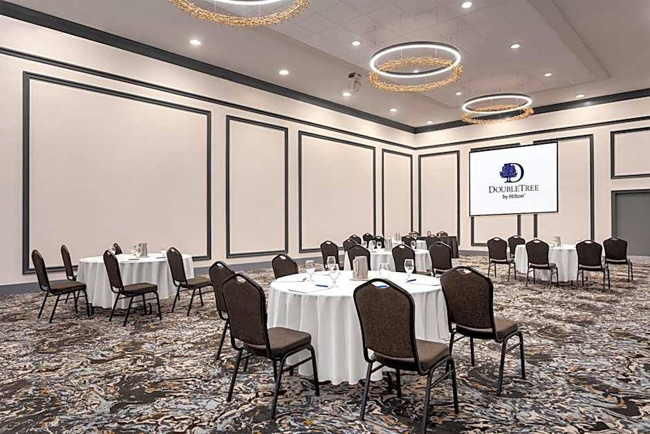 DoubleTree By Hilton Pointe Claire Montreal Airport West