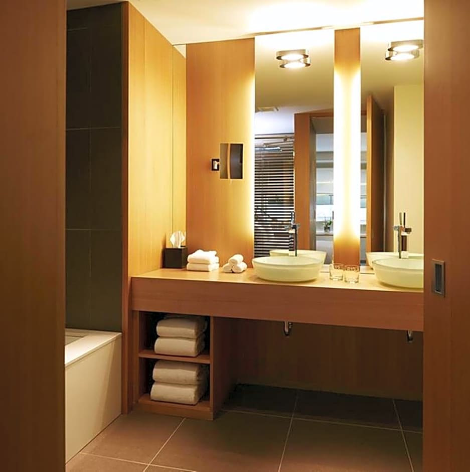 Hotel Le Germain Maple Leaf Square