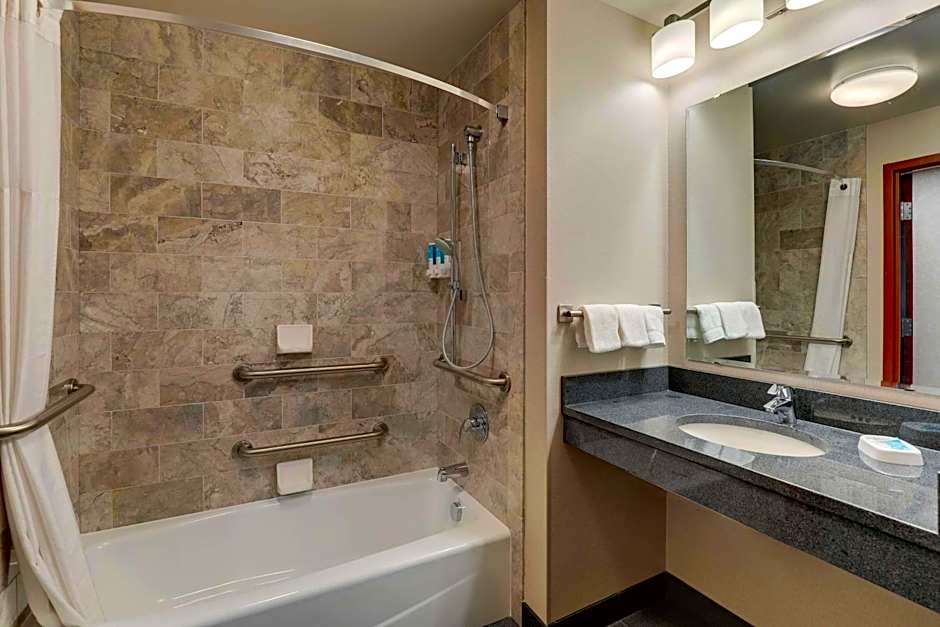 Drury Inn & Suites Arnold