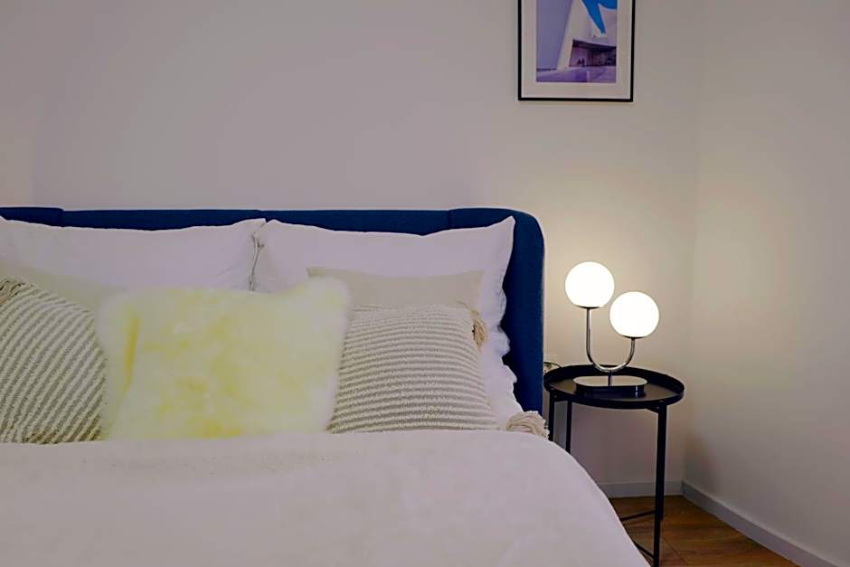 Deluxe Swan Stone Castle Apartment