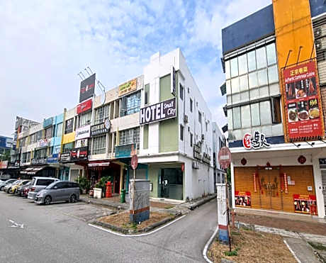 OYO 90862 Hotel Small City