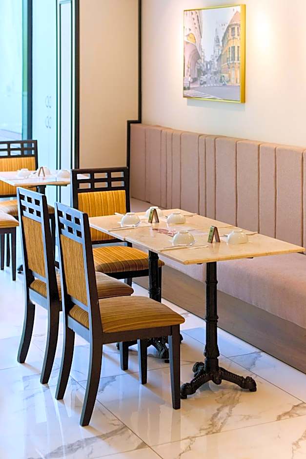 Central Park Saigon Hotel