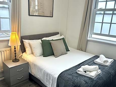 Apartment With Shared Bathroom